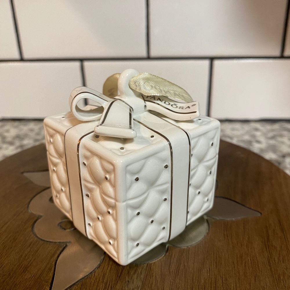2016 Present Box Ornament